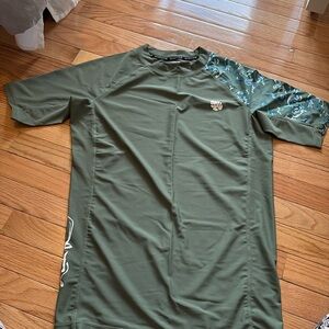 Rash guard size M. Never worn